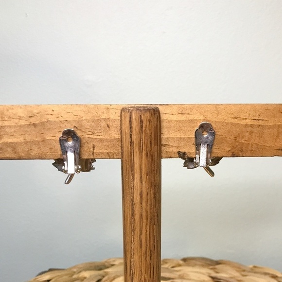 Vintage Beraère Silver Leaf Clip-On Earrings - Picture 4 of 6